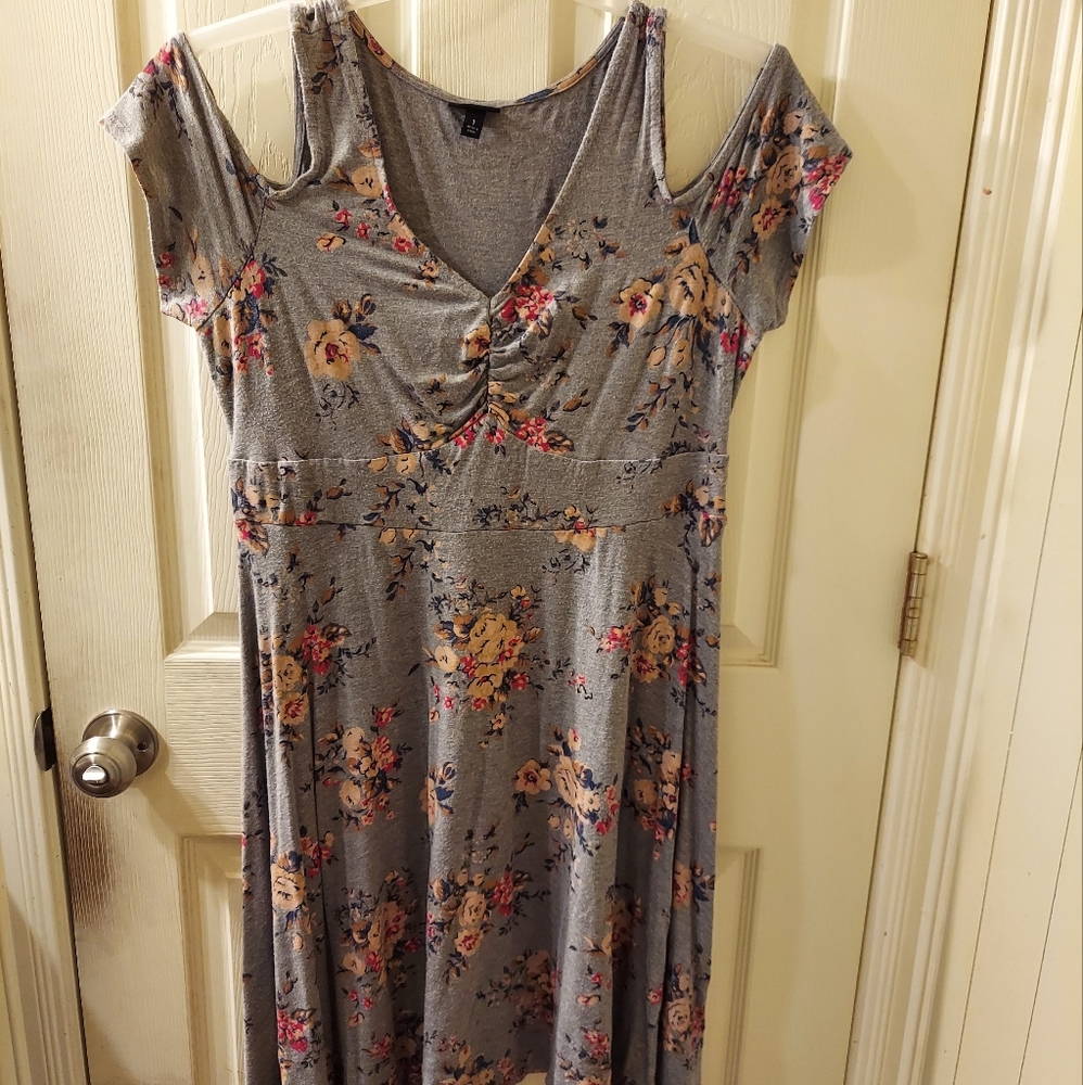 Torrid size 1 floral cold shoulder dress